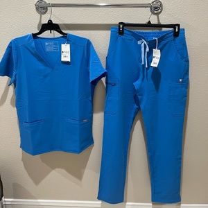 Capri Blue Figs scrubs size small